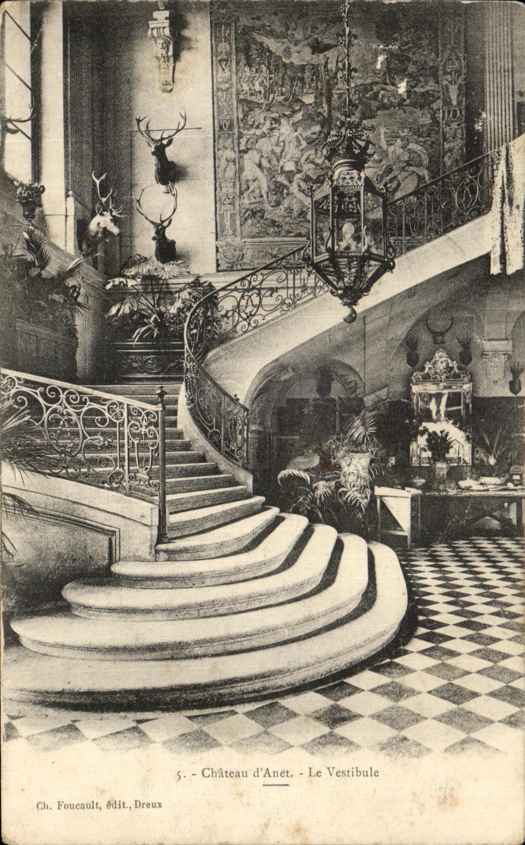 CPA Chateau d'Aret Le Vestibule Dreux Tableaux de chasse