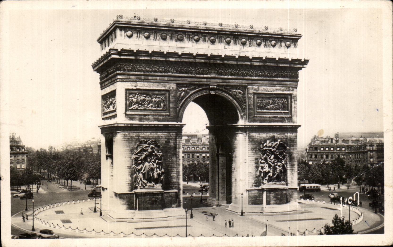 CPA Paris En Flanant L'Arc de Triomphe de l'Etoile