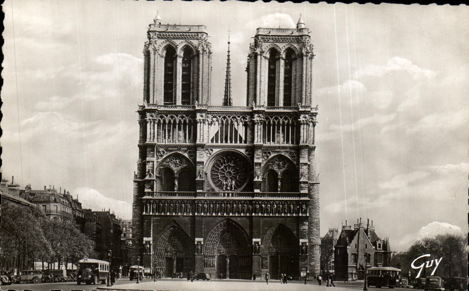 CPSM Paris Notre Dame and the Square