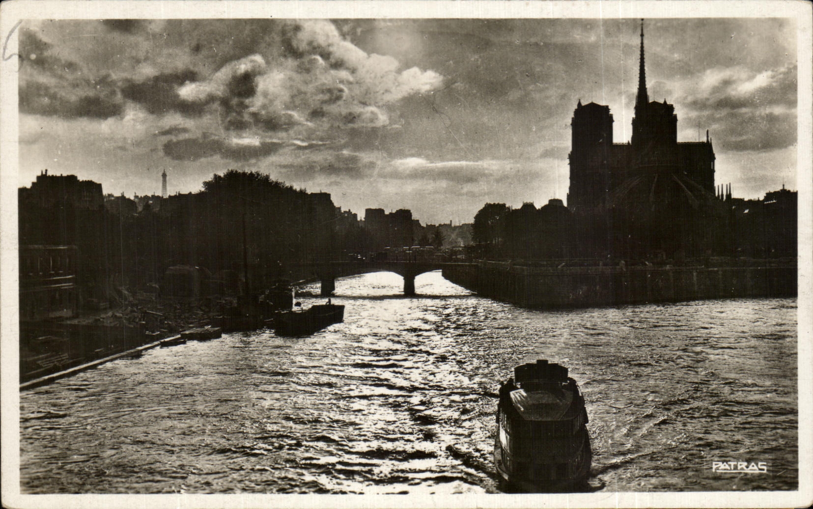 CPA Pretty Coins De Paris a sunset behind Notre Dame Suset over the Notre Dame