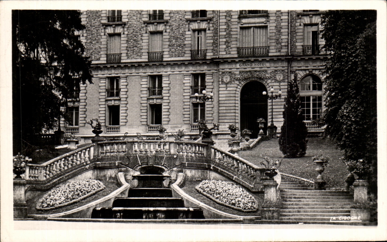 CPA Vittel the Staircase of the Large Hotel