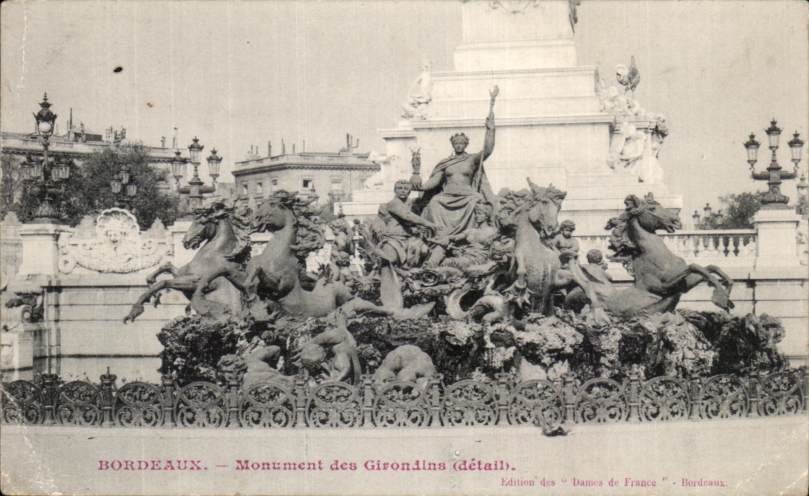 CPA Bordeaux Monument of the of Gironde ones