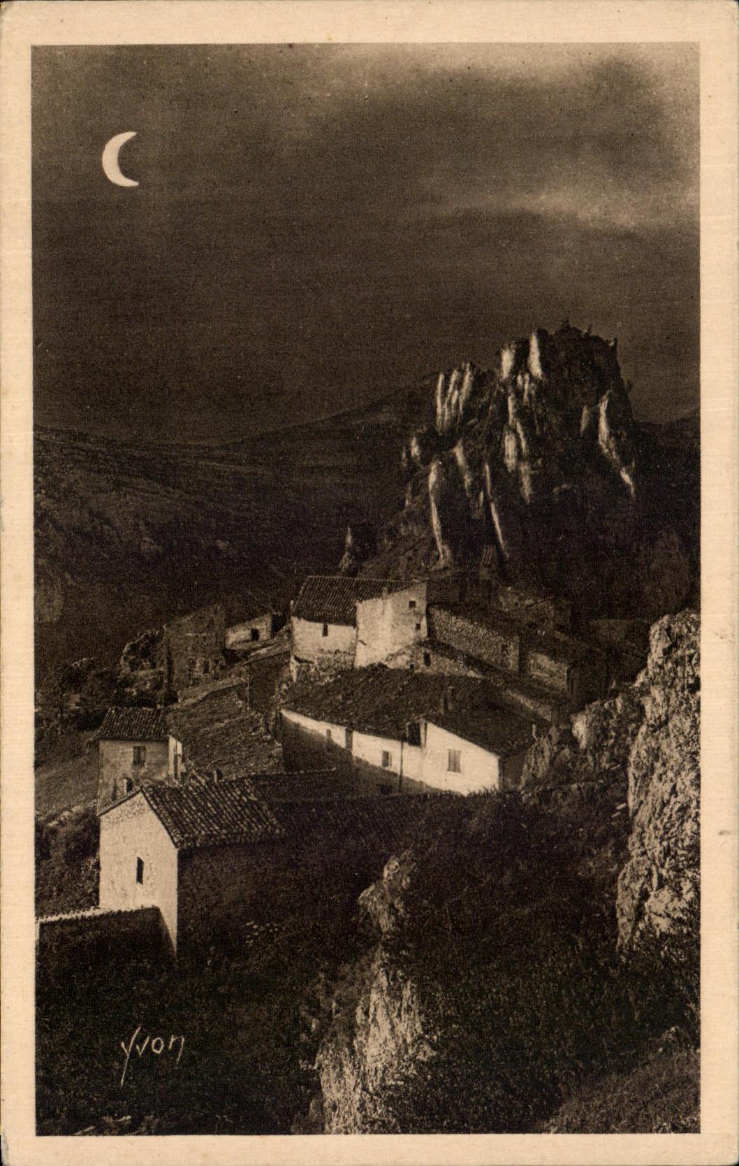 CPA La Douce France Paysges Et Pierres De Provence Clair De Lune Sur Le Village De Rougon