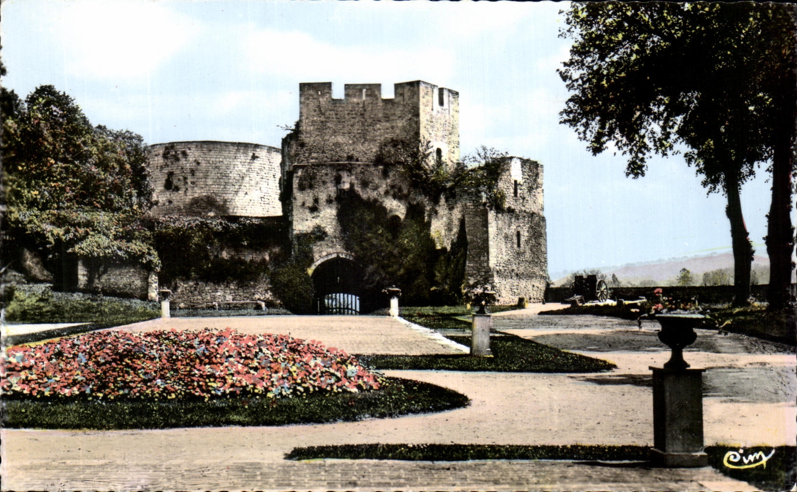 CPA Gisors Route De La Mer Le Chateau La Tour Du Gouverneur Et Du Prisonnier