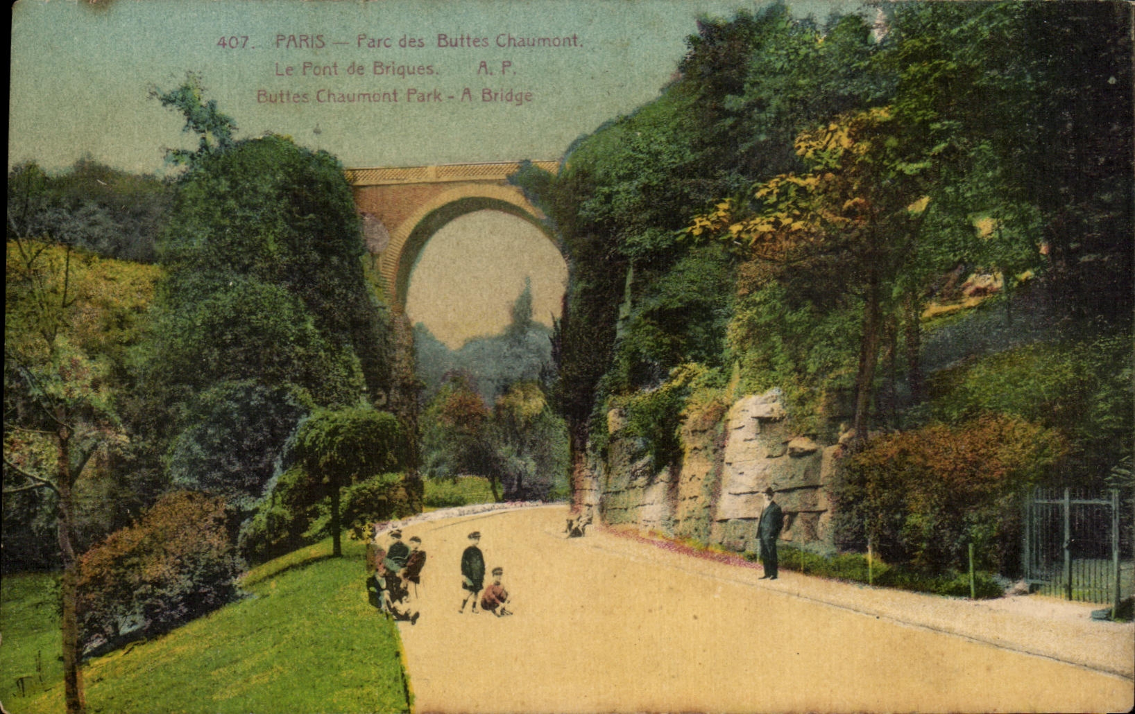 CPA Paris Park of the Chaunont Hillocks the Brick Bridge