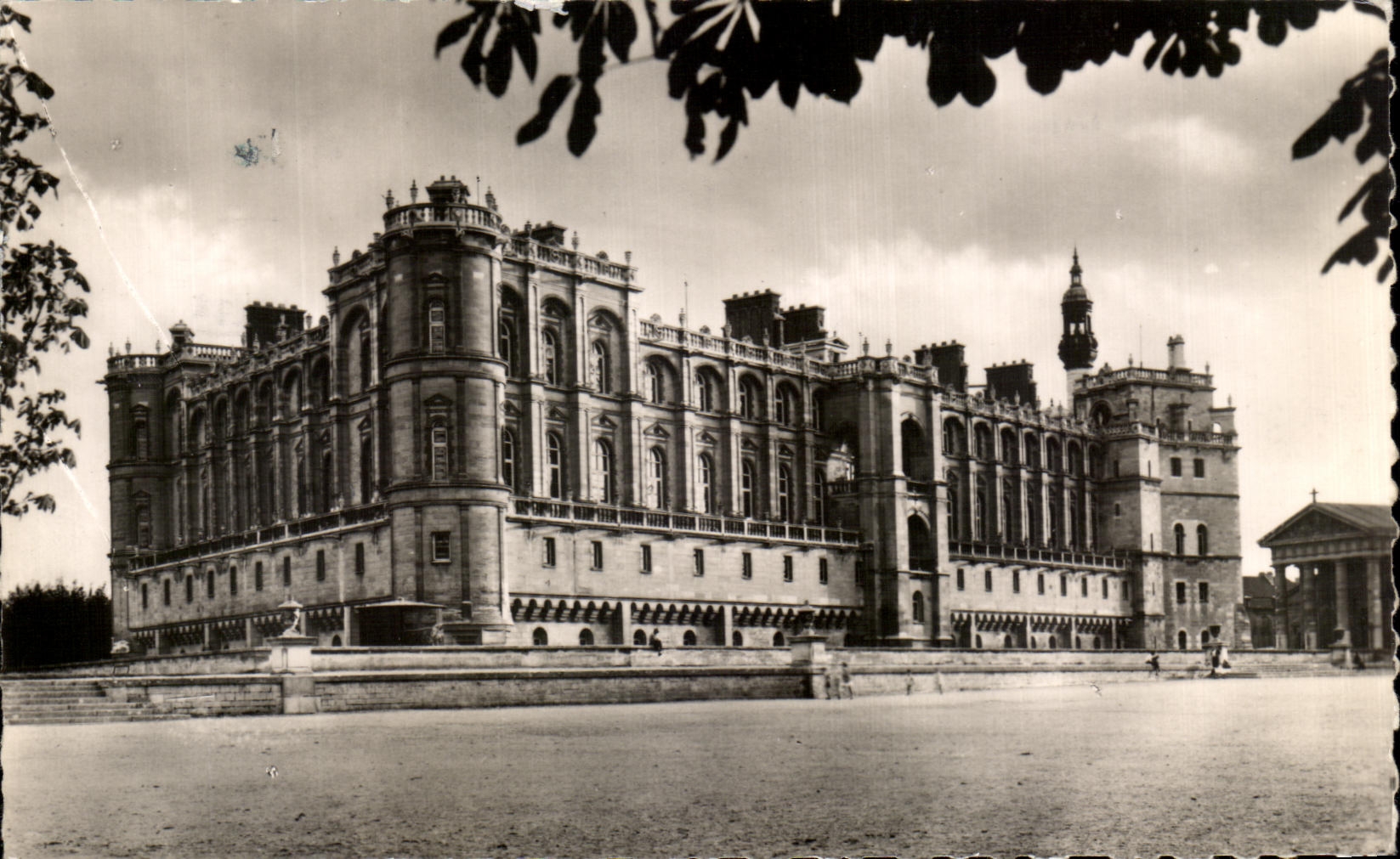 CPA Saint Germain en Laye Le Chateau Facade sur le Parc