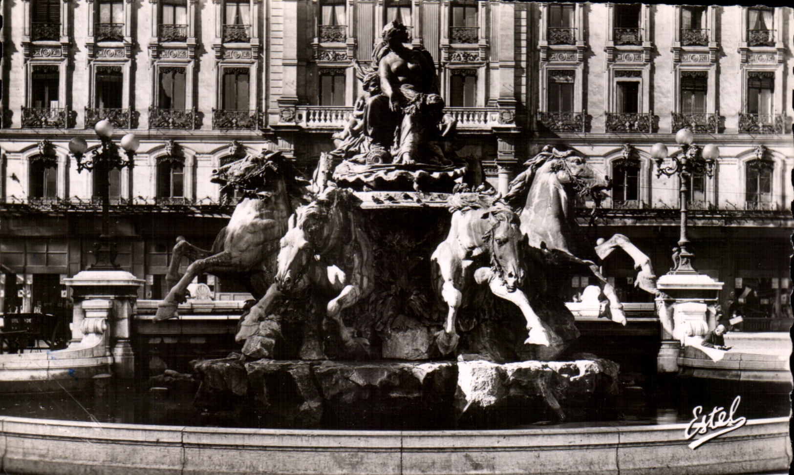 CPA Lyon Places Composts Fountain of Bartholdi