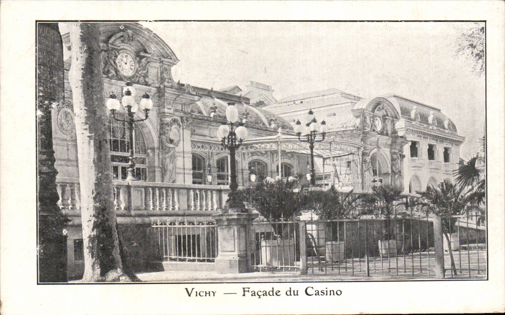 CPA Vichy Facade du Casino