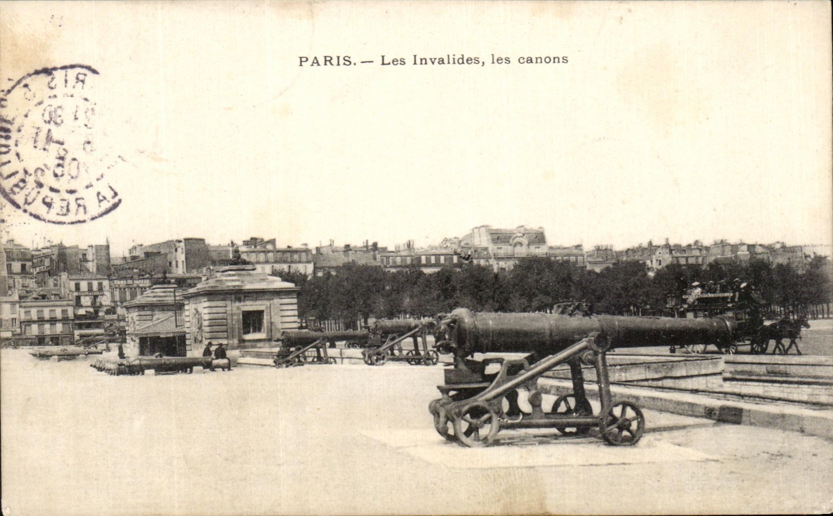 CPA Paris Invalides Guns