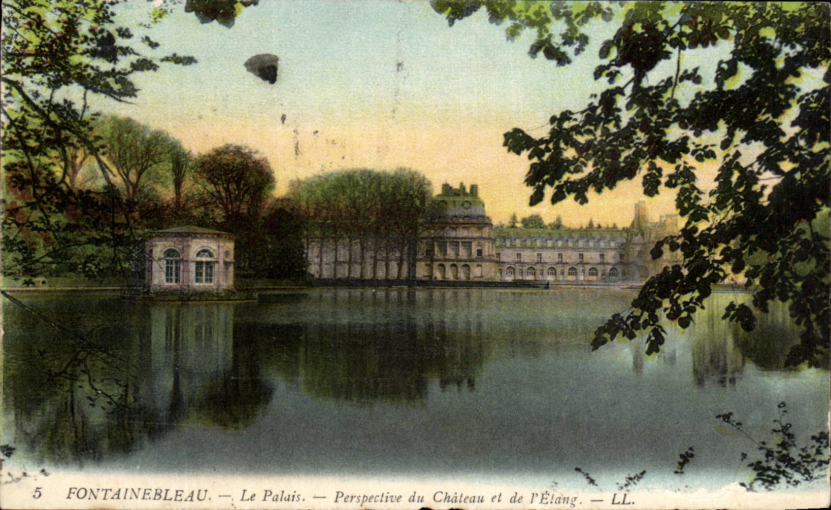 CPA Fontainebleau the Palate View Of the Castle And the pond