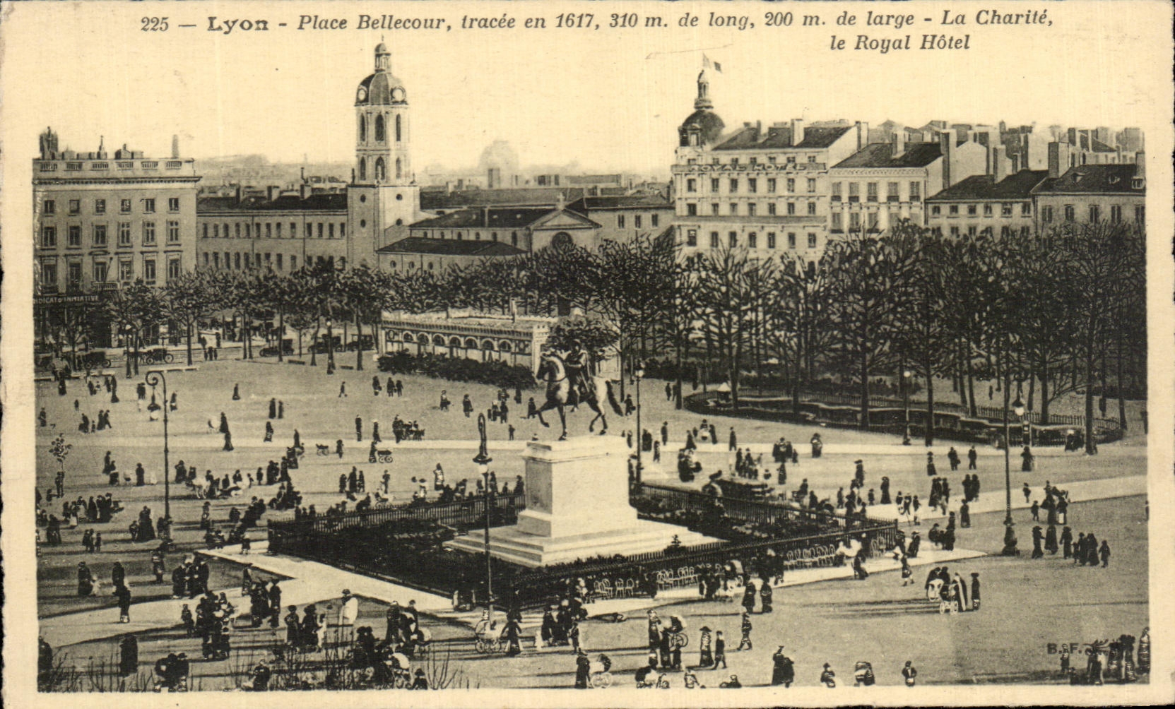 CPA Lyon Places Bellecour