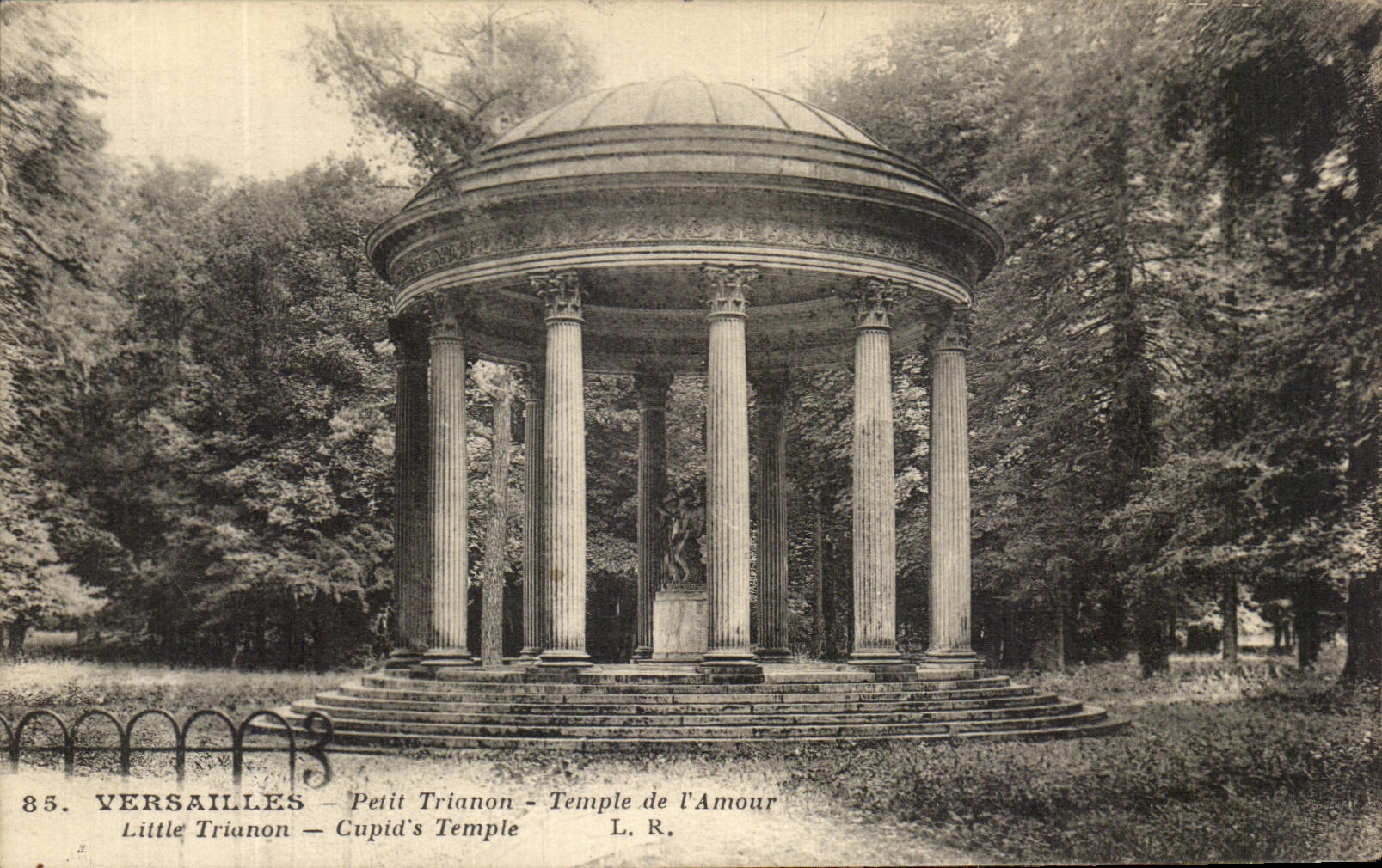 CPA Versailles Petit Trianon Temple de l'Amour 