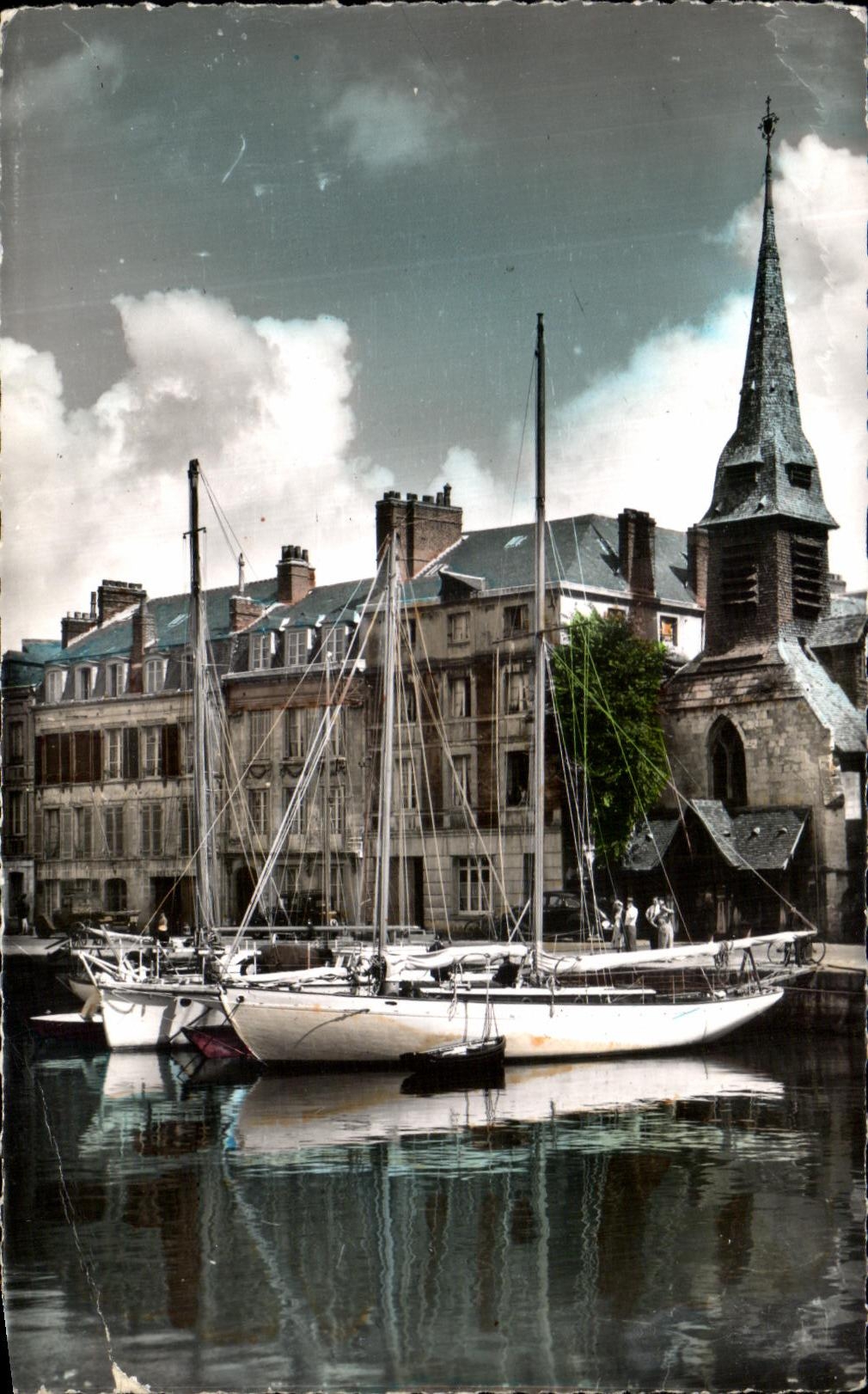 CPA Honfleur Eglise St Etienne Bateaux