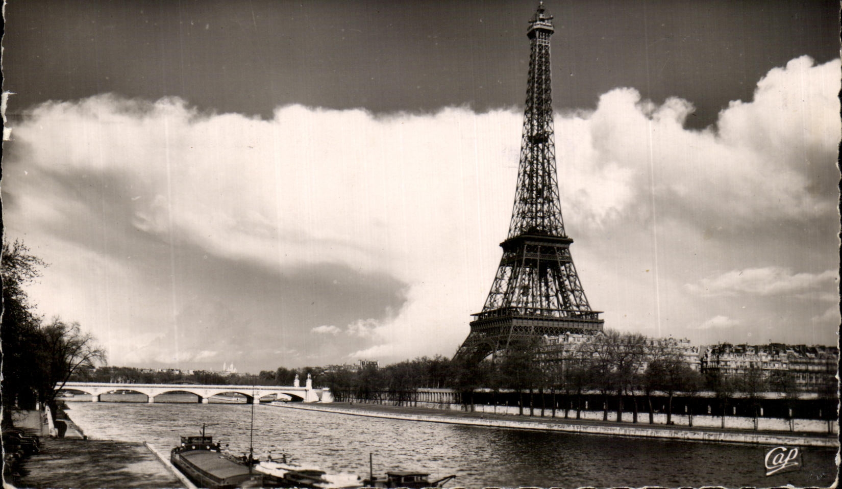 CPA Paris La Tour Eiffel et la Seine