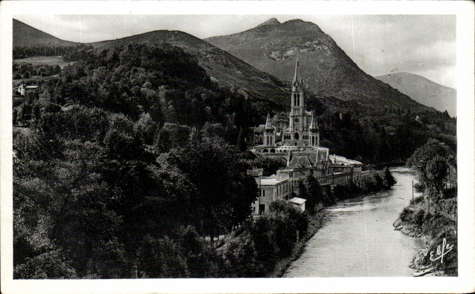 CPA Lourdes Gave And the Basilica