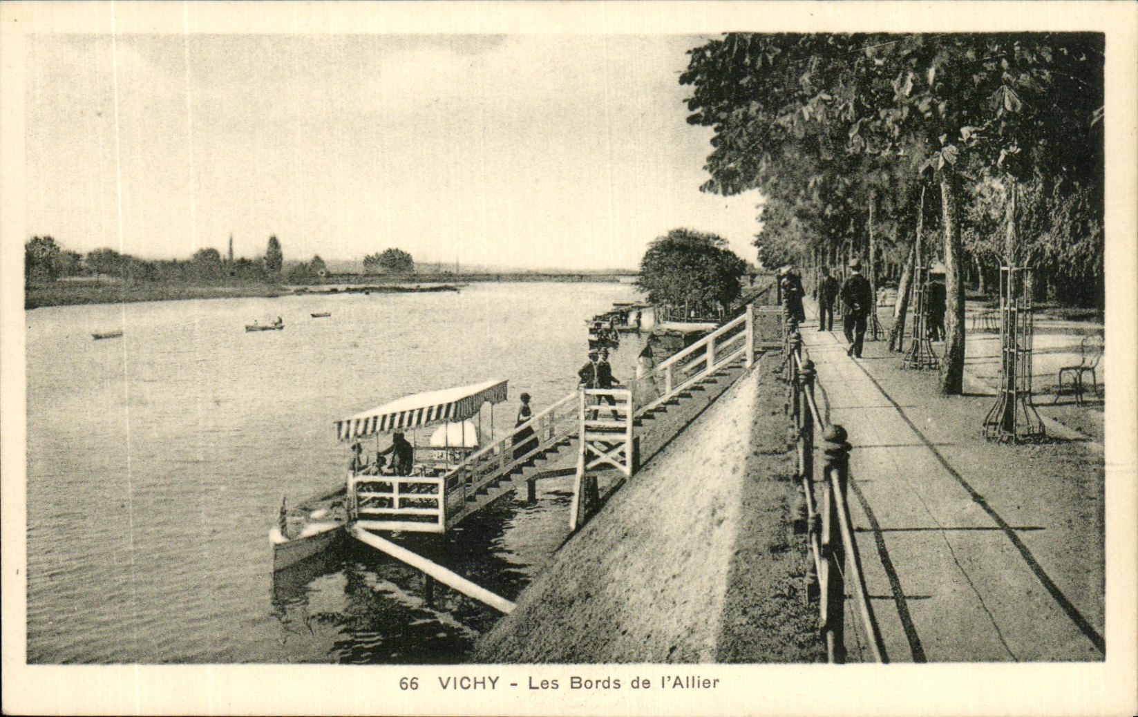 CPA Vichy Les Bords de l'Allier