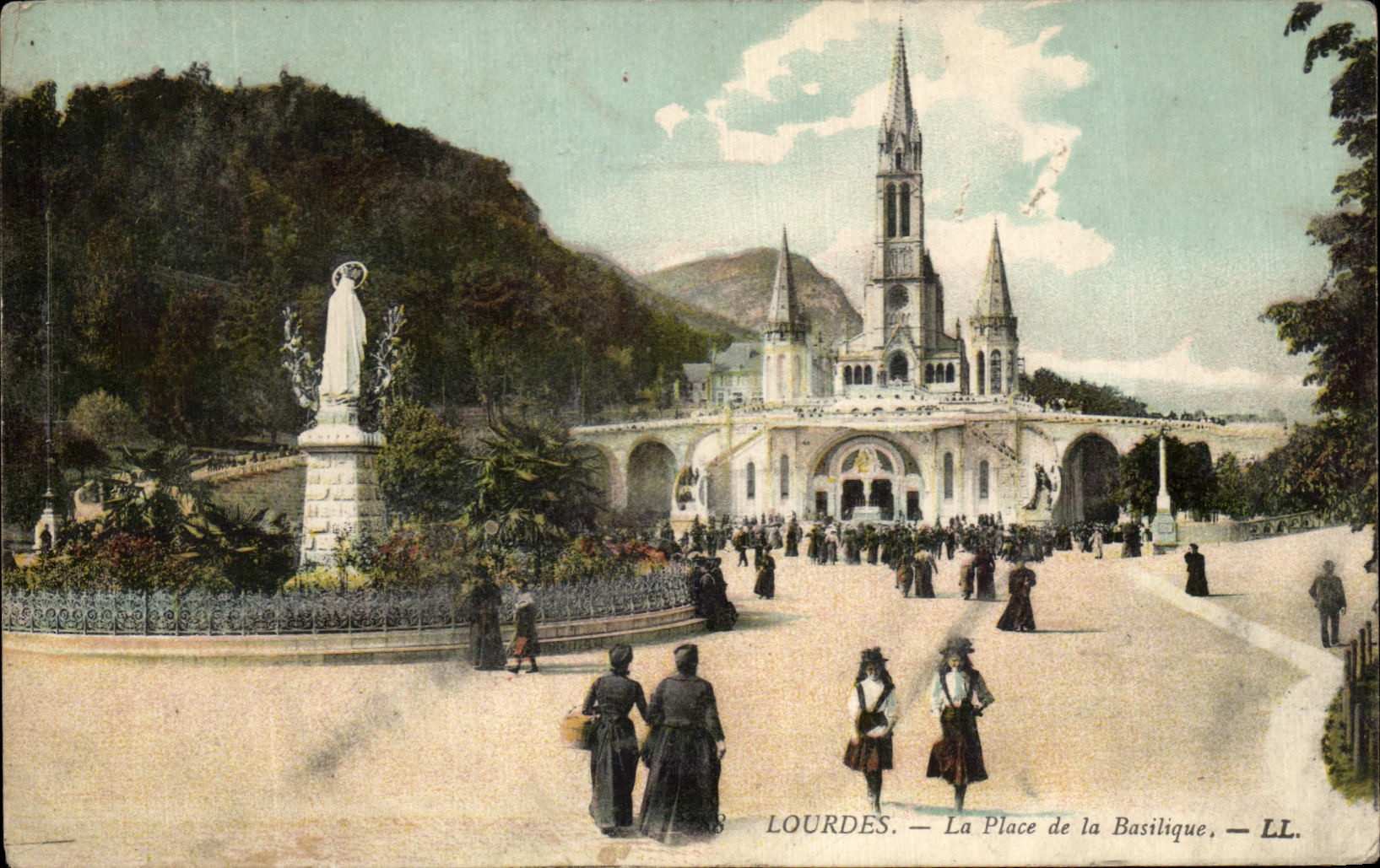 CPA Lourdes the Place of the Basilica