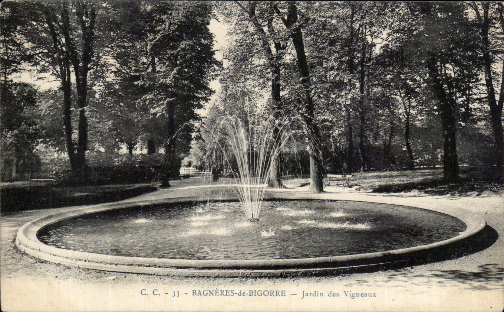 CPA Bagneres de Bigorre Garden of Vigneaux