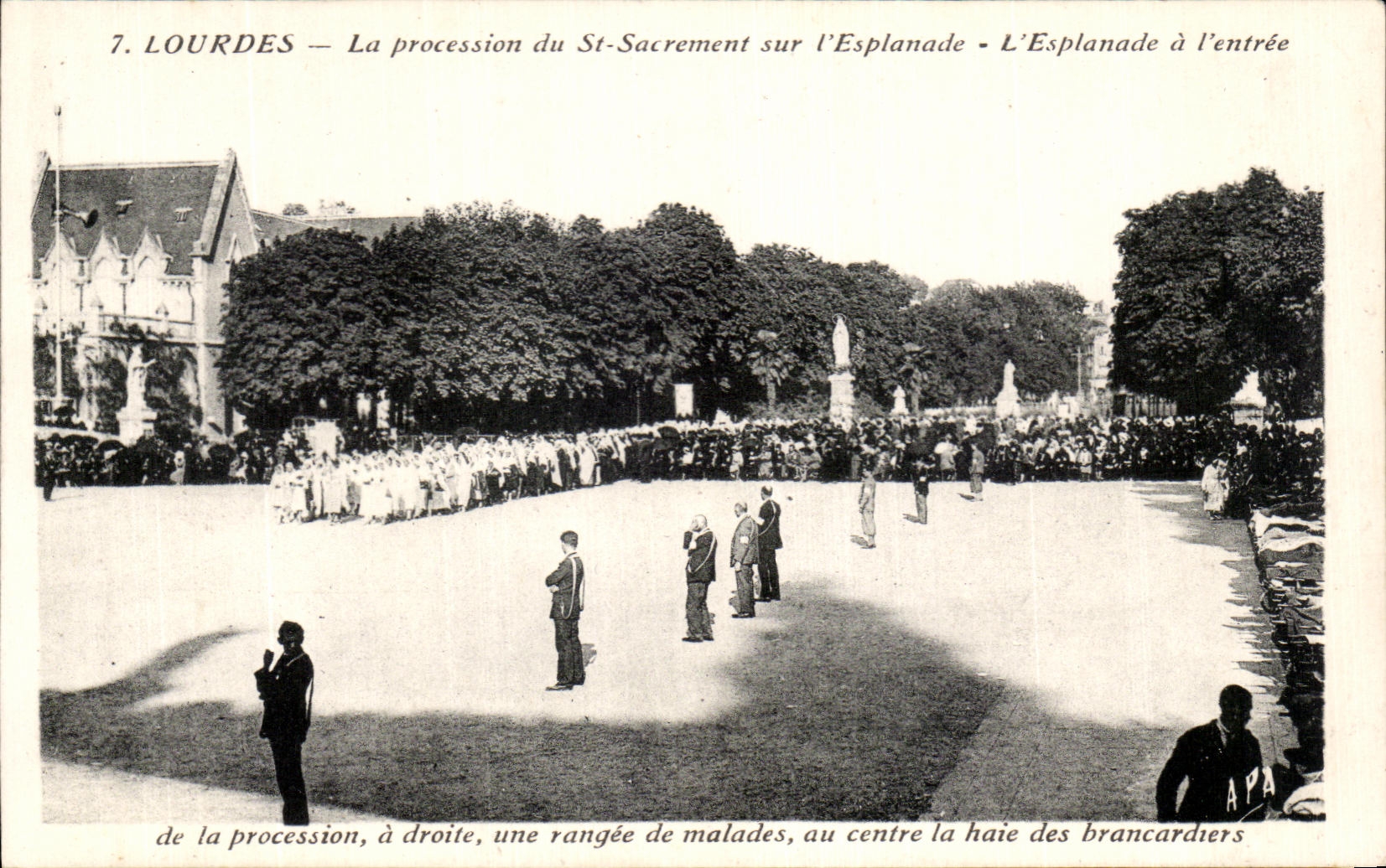 CPA Lourdes the Procession of St Sacrament on I' Esplanade the Esplanade ad interim 'Entering