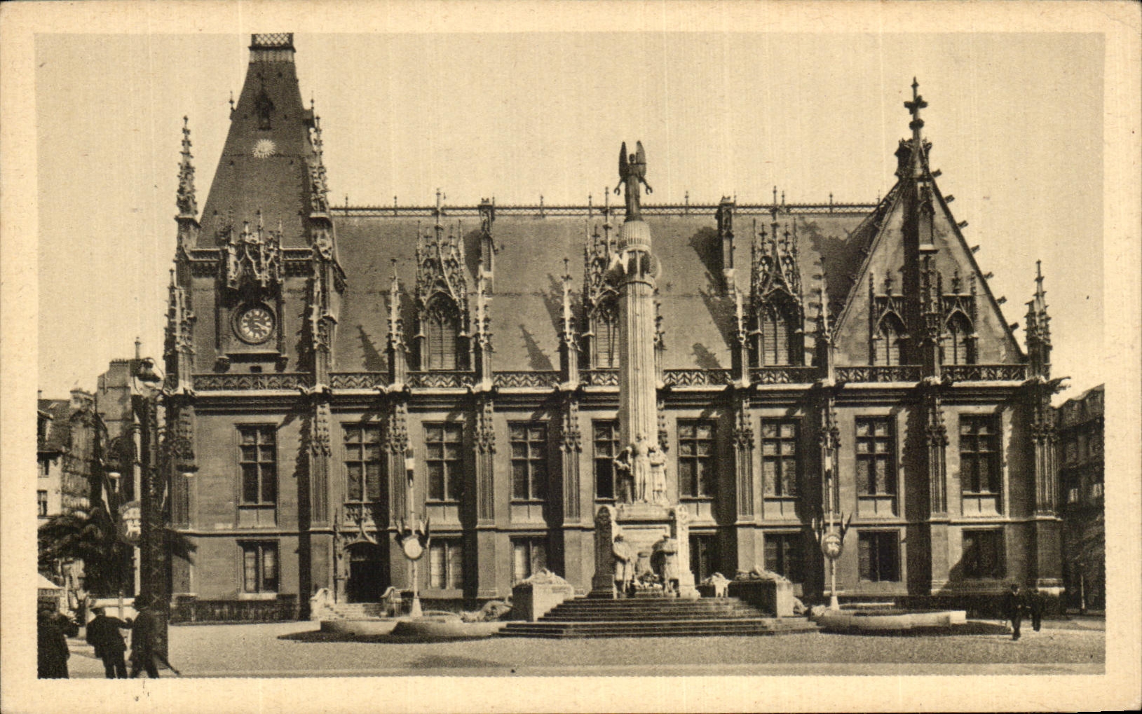 CPA Rouen Law courts Monument of the Victoire Places of the Foch Marshal