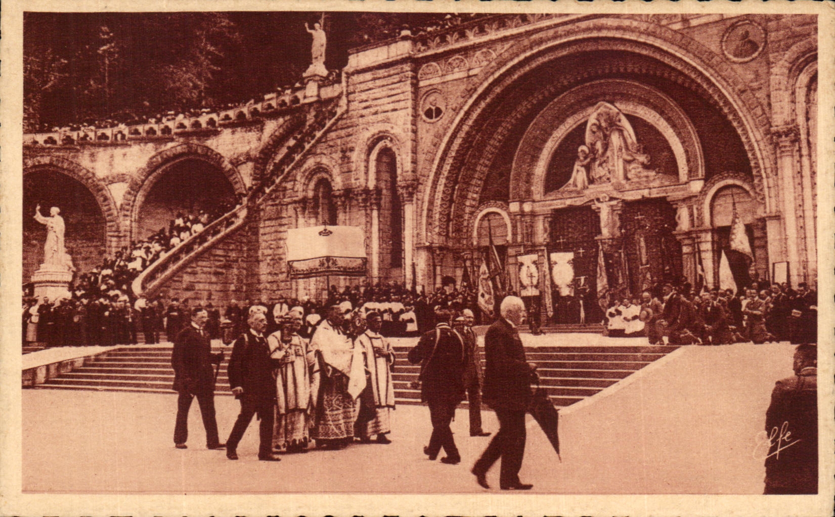 CPA Lourdes Blessing Of Saint the Sacrament in front of the rosary