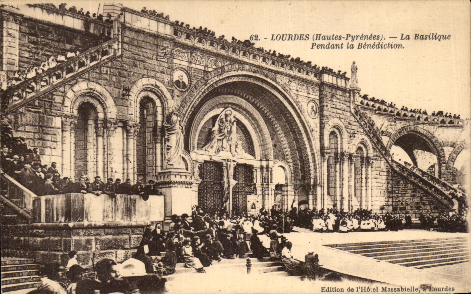 CPA Lourdes the Basilica and the Pyrenees during the Blessing