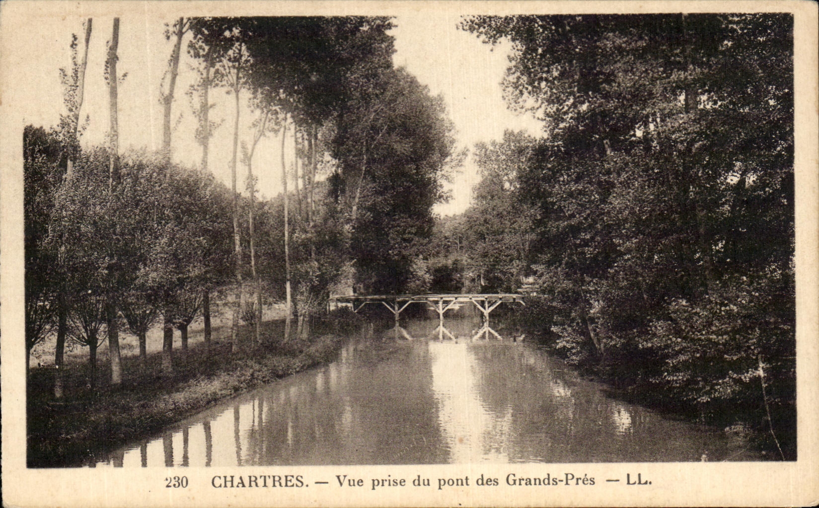 CPA Chartres Seen from of the bridge of Large Near
