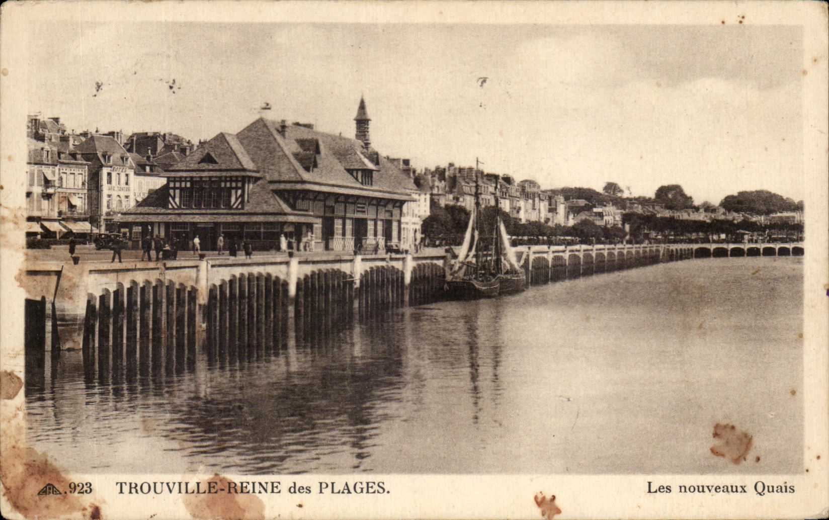 Reina de CPA Trouville de los nuevos muelles de las playas