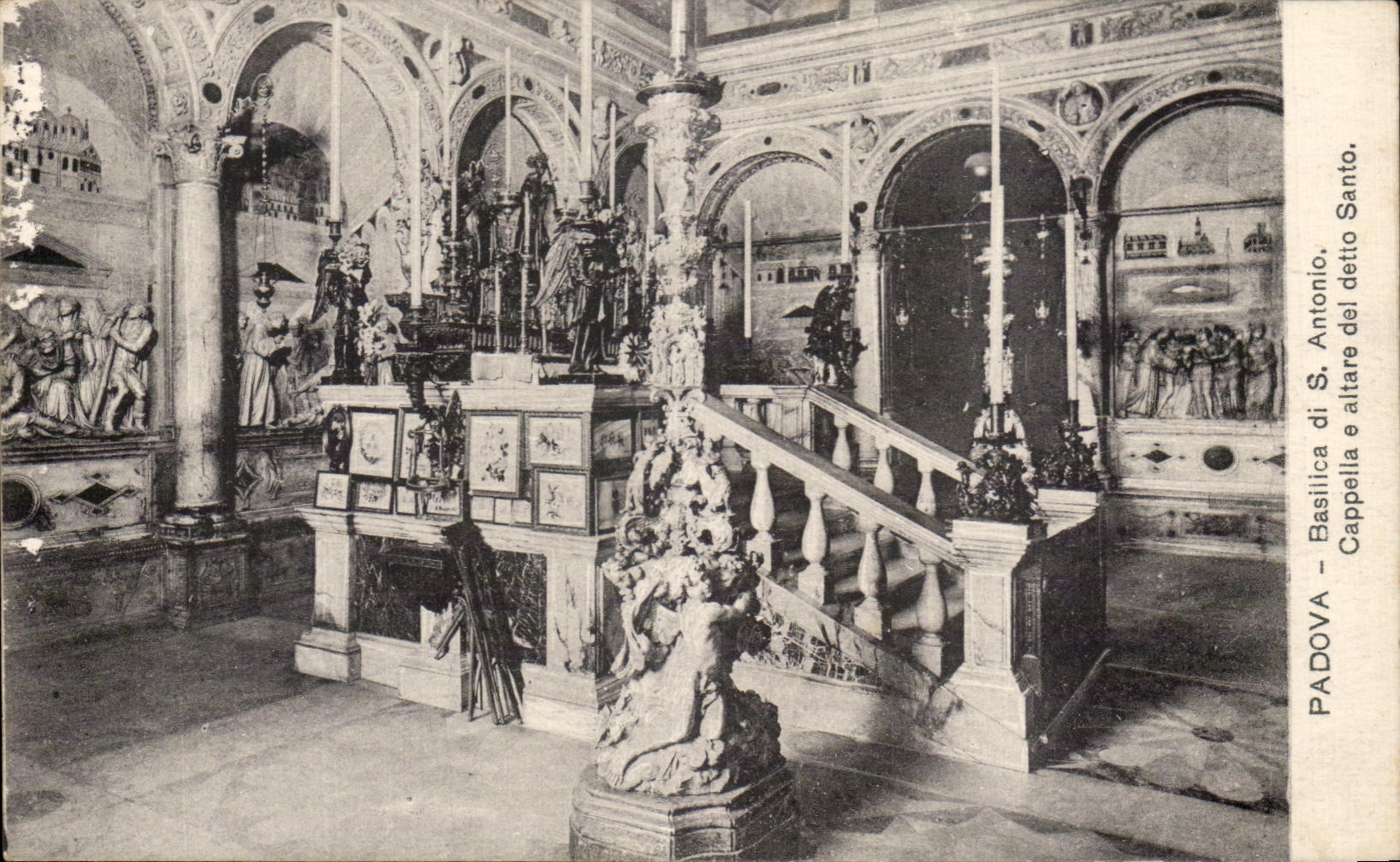CPA Padova Basilica di S Antonio Cappelia e altearedel detto Santo