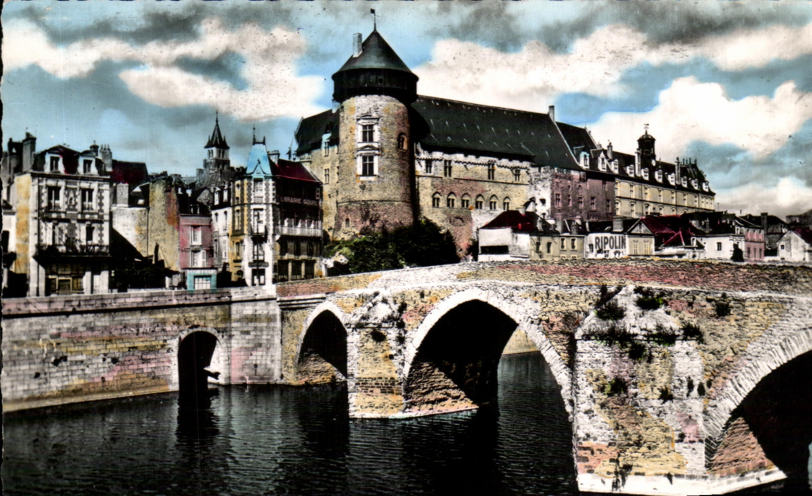 CPA Laval el puente viejo y el castillo