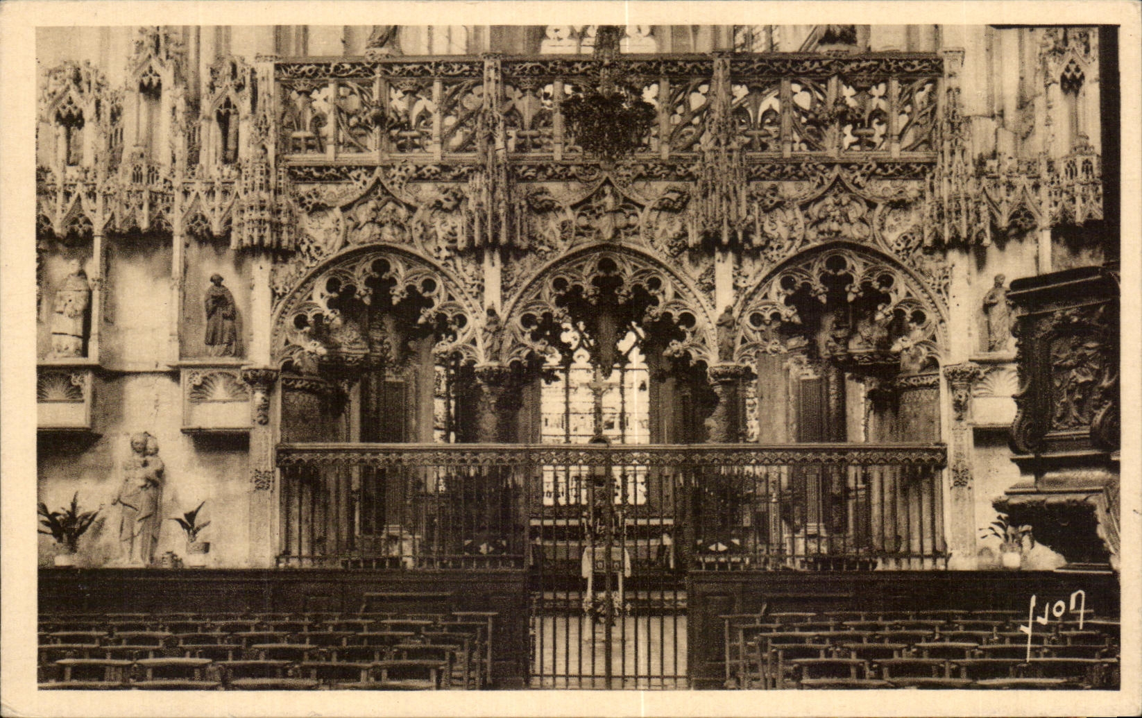 CPA Troyes the Church co Madeleeine Jube