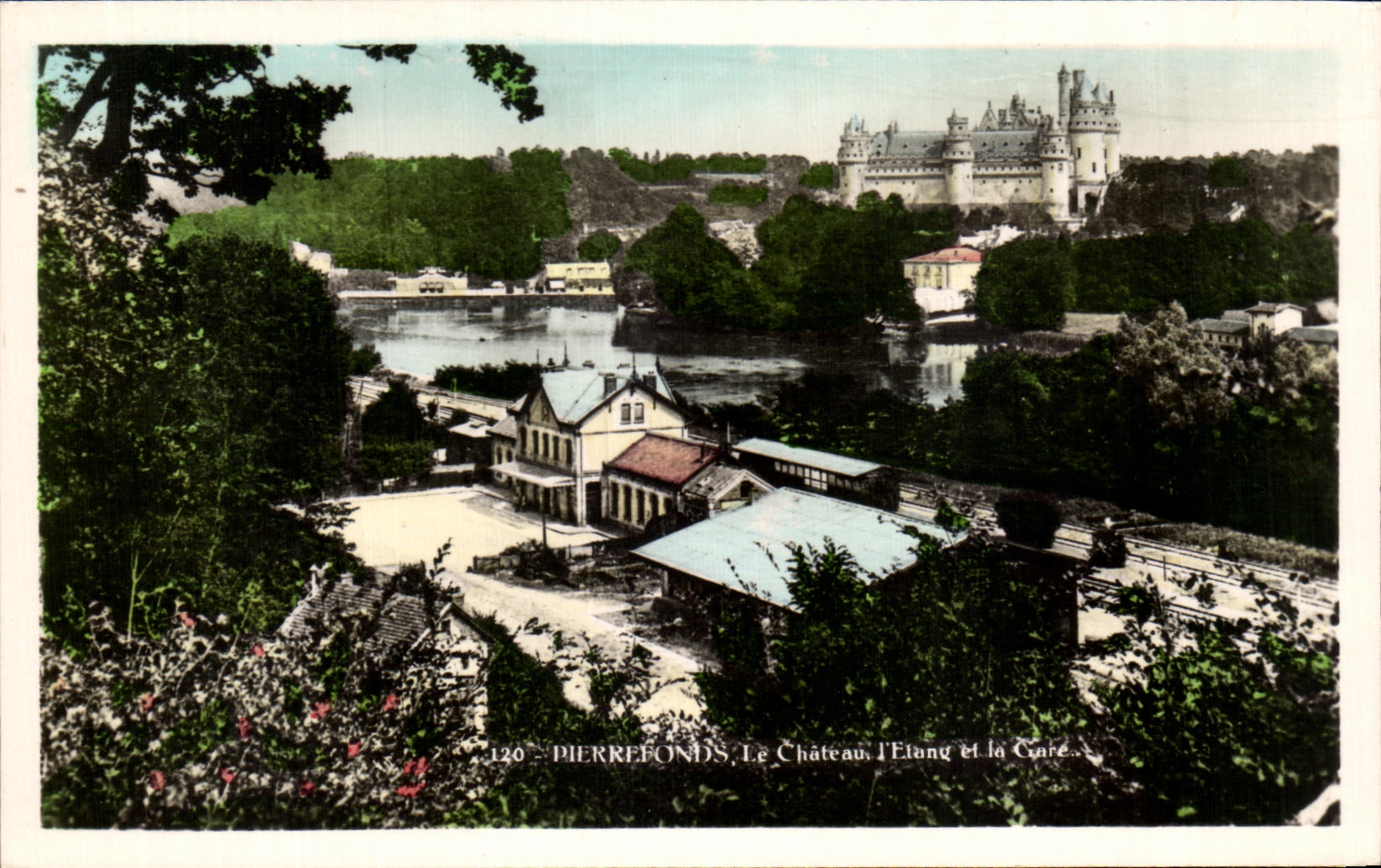 CPA Pierrefonds Le Chateau l'Etang et la Cure