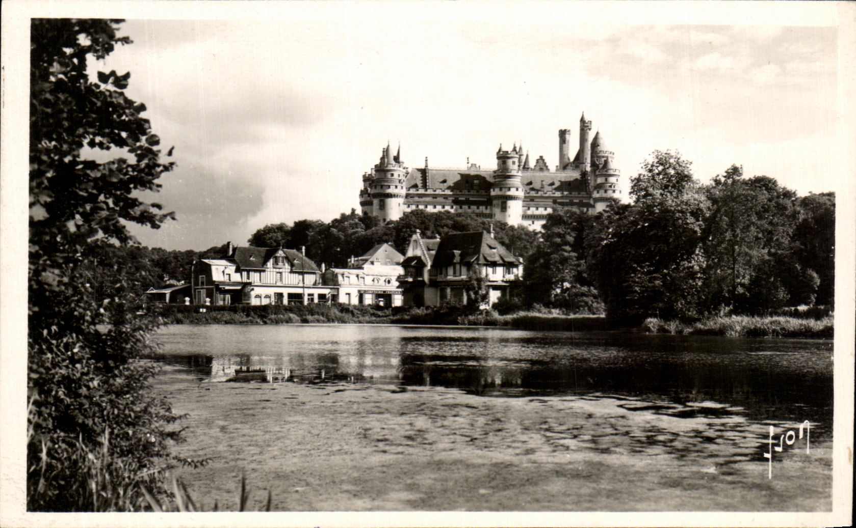 CPA Pierrefonds Le Chateau et le Lac