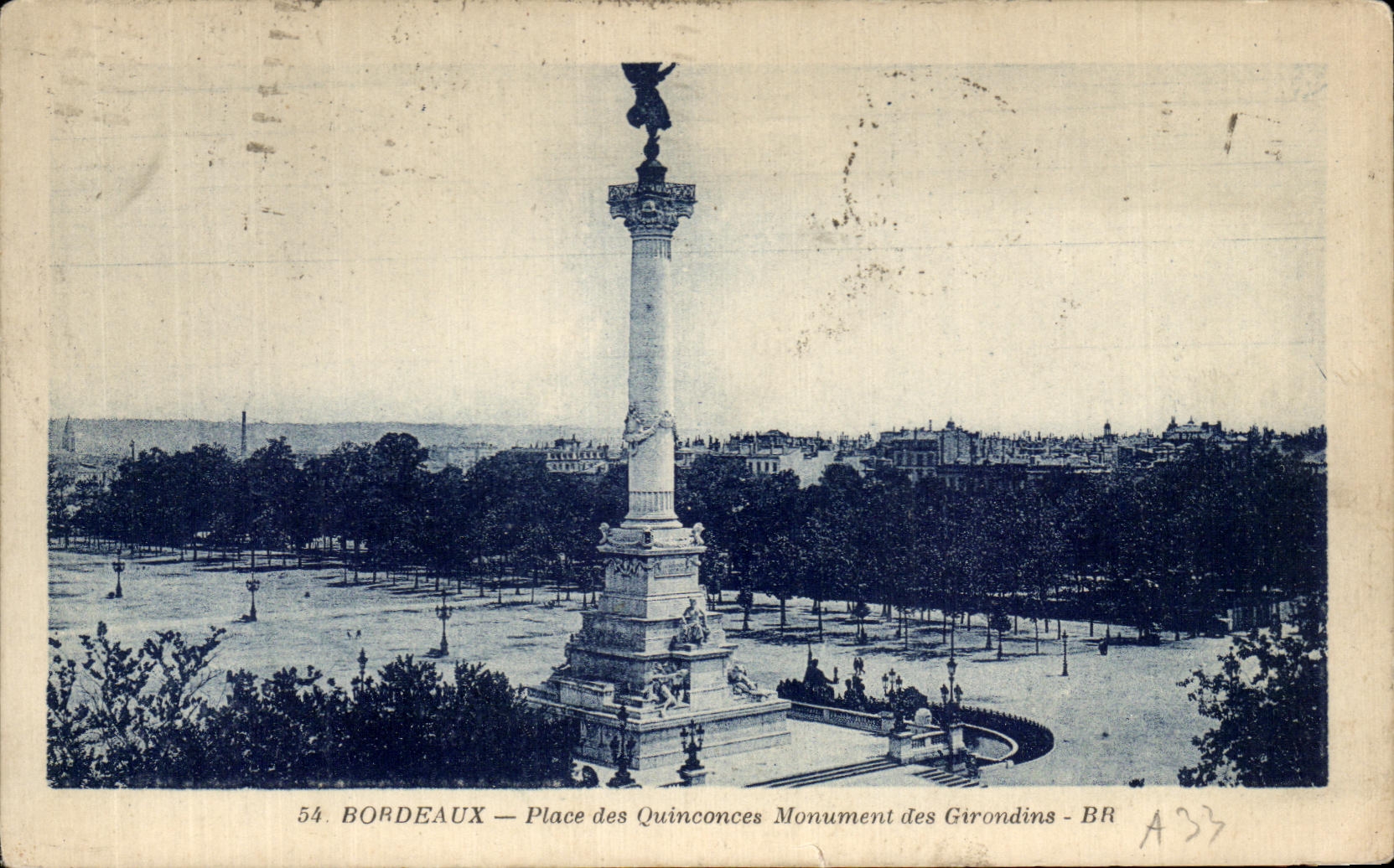 CPA Bordeaux Places Quincunxes Monument of the Of Gironde ones