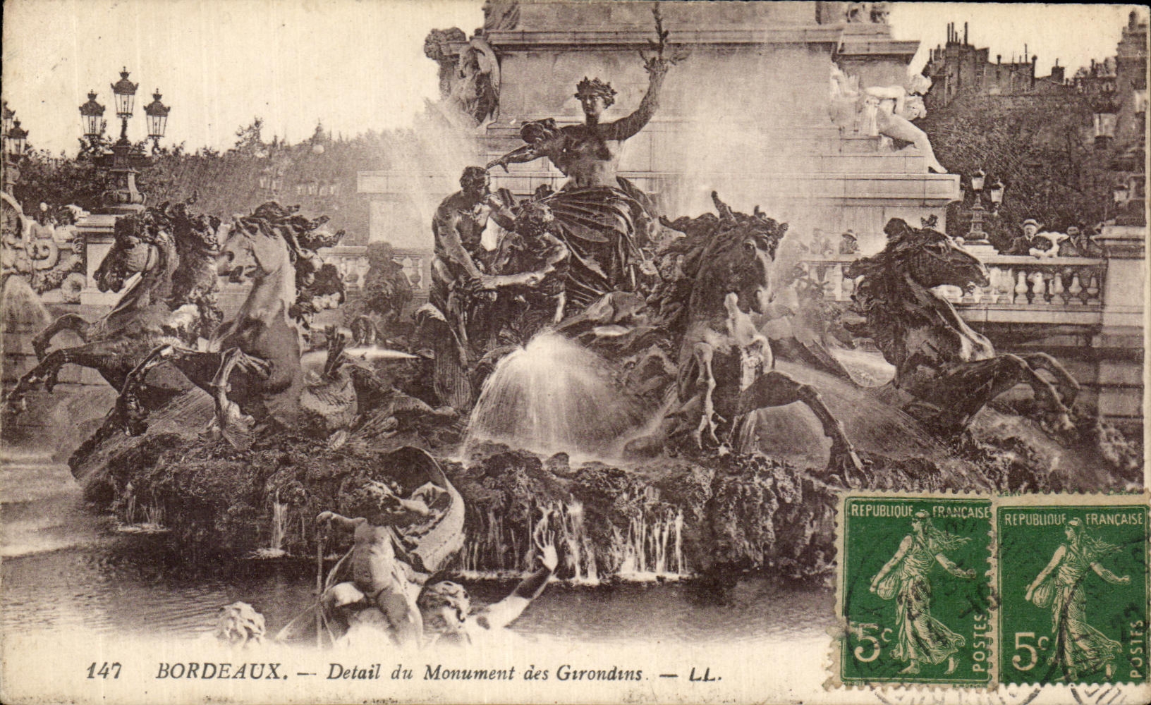 CPA Bordeaux Detail of the Monument of the Of Gironde ones