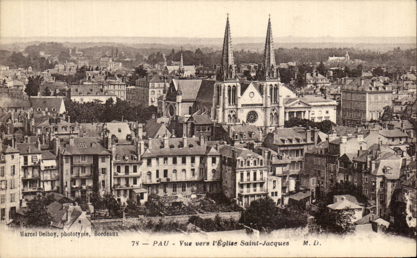 CPA Pau Vue vers l'Eglise Saint Jacques