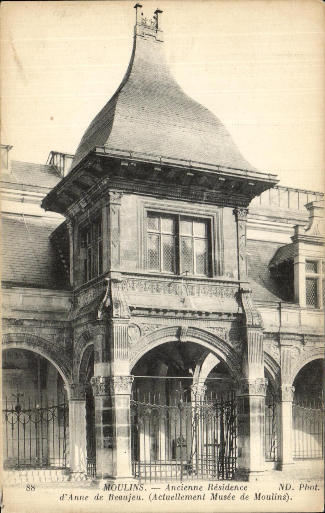 CPA Moulins Old Residence of Anne de Beaujeu
