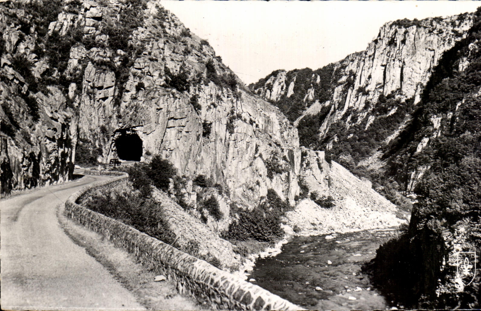 CPA the Picturesque Valley Of Sioule the Road Tunnel at the Falls of Chouvigny