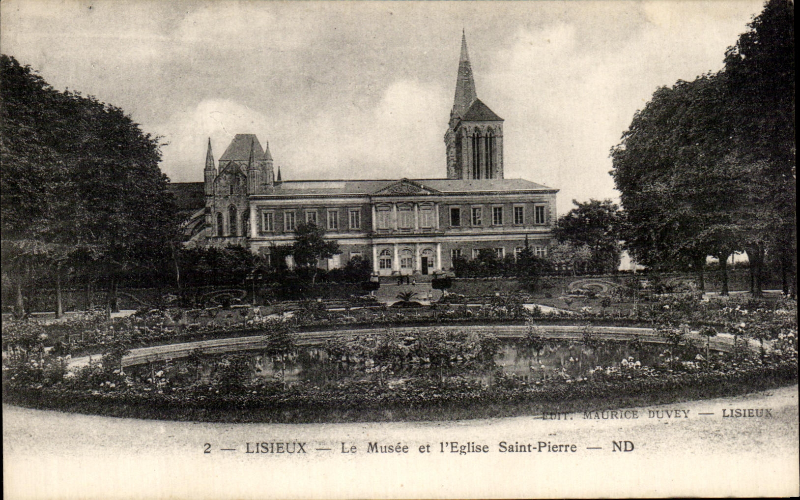 CPA Lisieux the Museum and I' Eglise Saint Pierre
