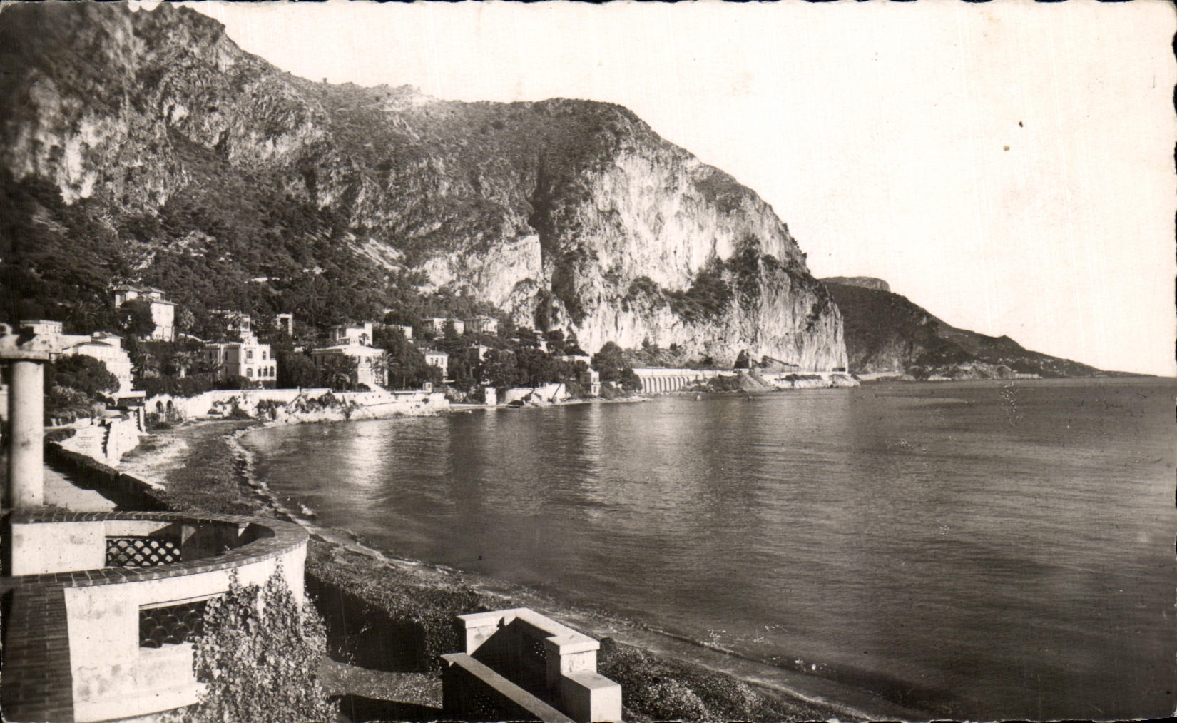CPA Beaulieu On Sea the Russet-red Beach and Cape