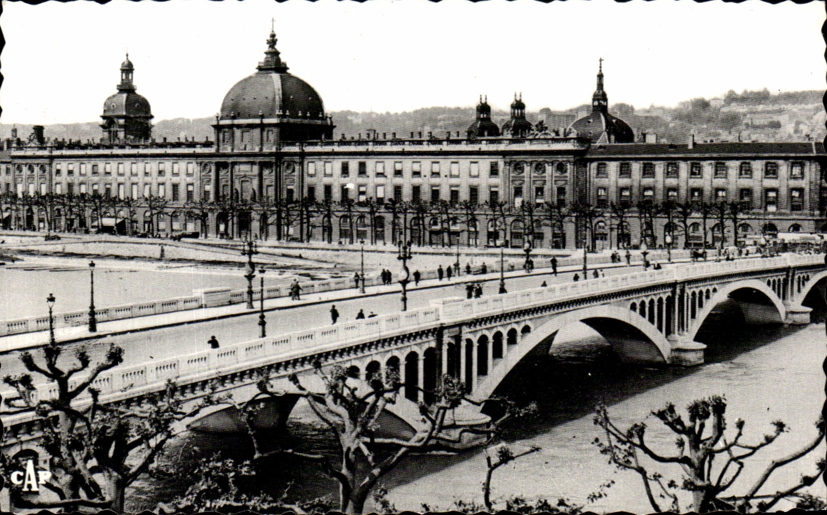 CPA Lyon Bridge Wilson and the Hotel God