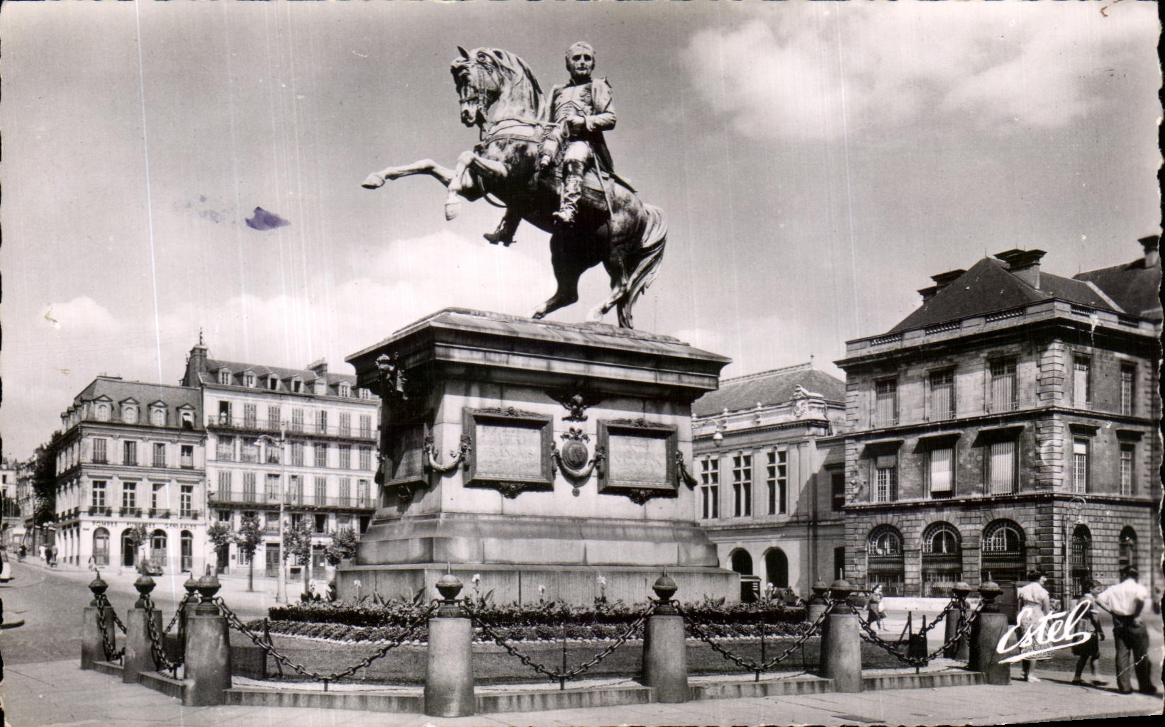 CPA Rouen Places the General one of Gaulle Statue of Napoleon 1st