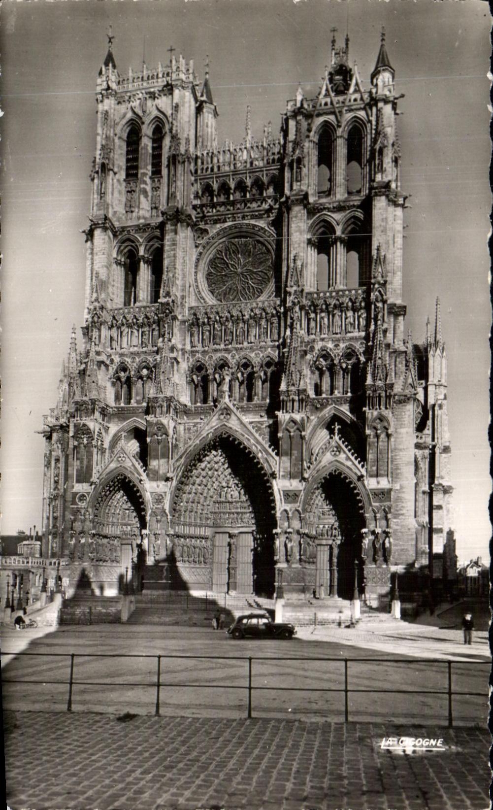 CPA Amiens the Cathedral
