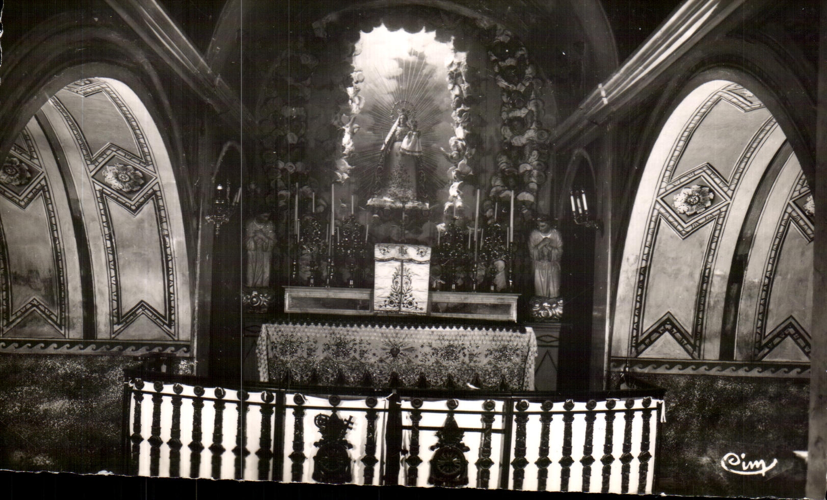 Peregrinaje interior de CPA Notre Dame de Lumieres Centers de la cripta