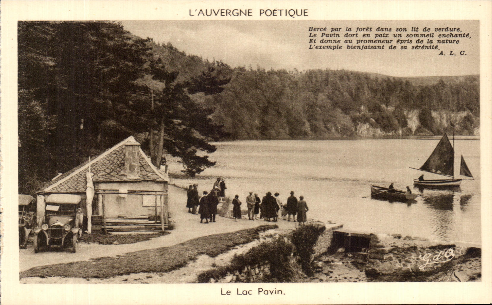 CPA Poetic Auvergne the Lake Pavin