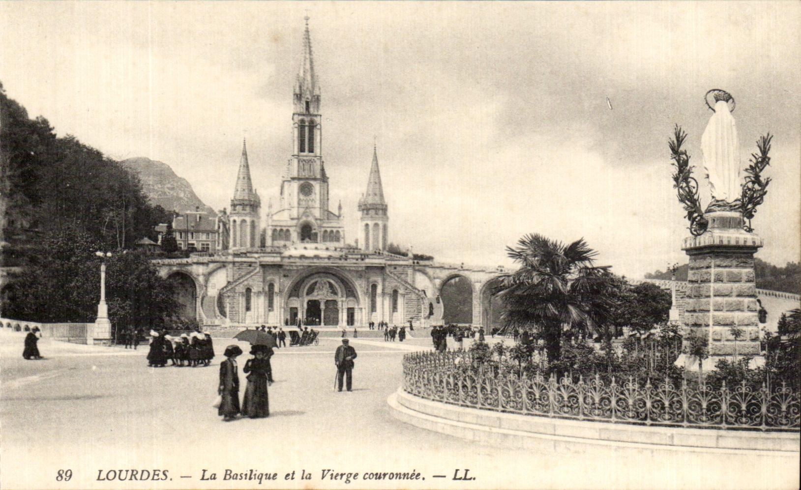 CPA Lourdes the Basilica And the Couronnee Virgin
