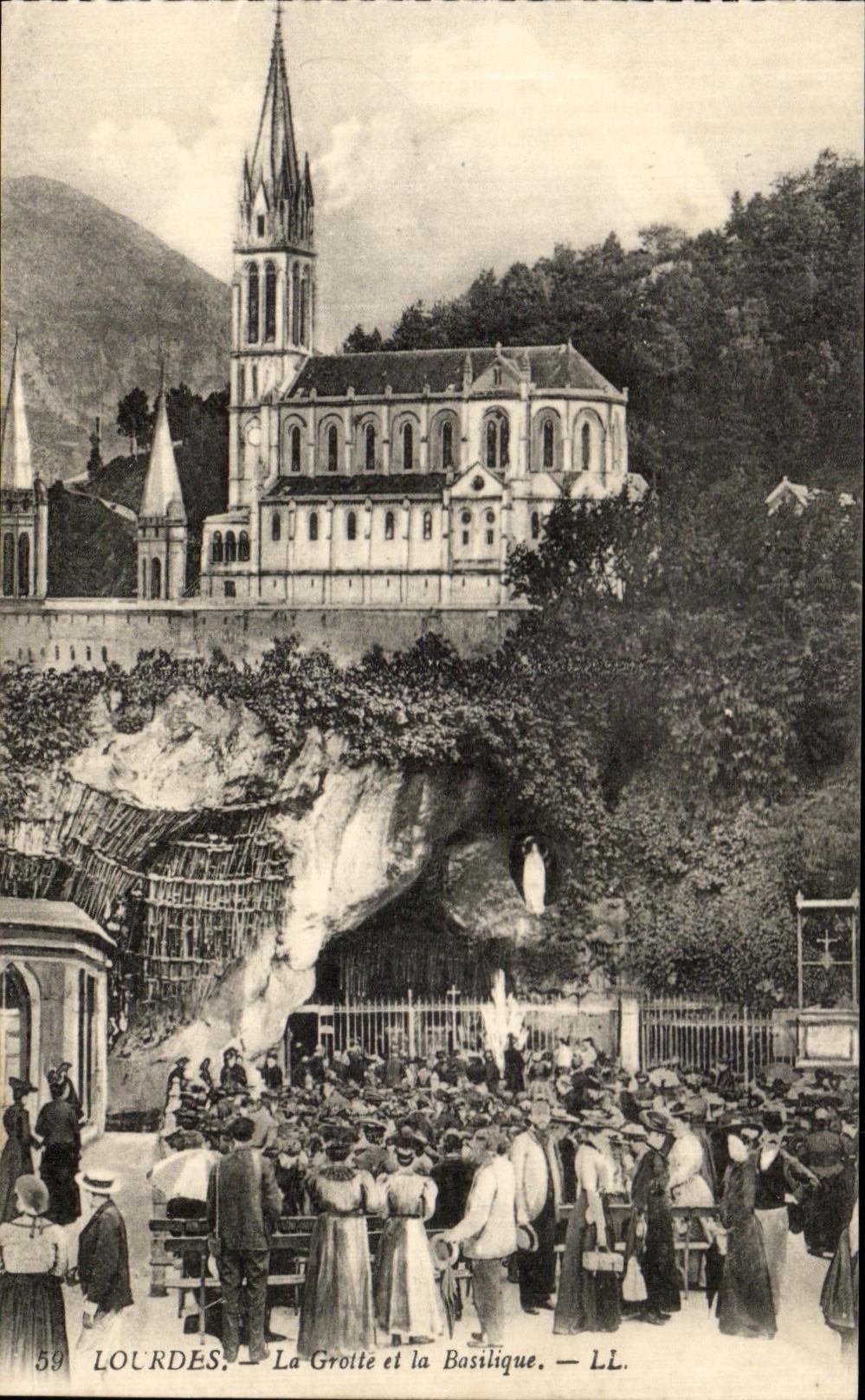 CPA Lourdes the Cave And the Basilica