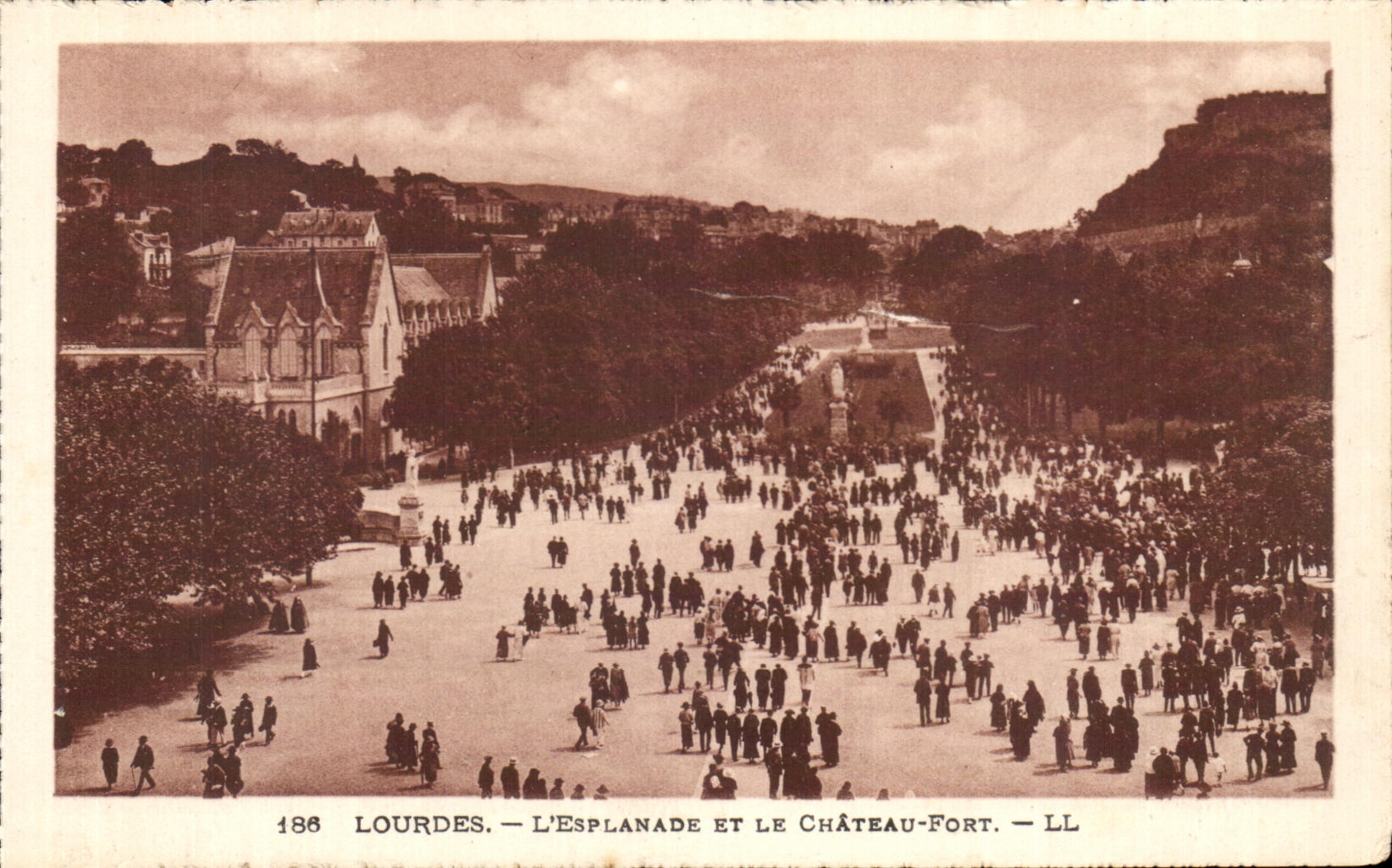 CPA Lourdes the Esplanade And the Castle Fort