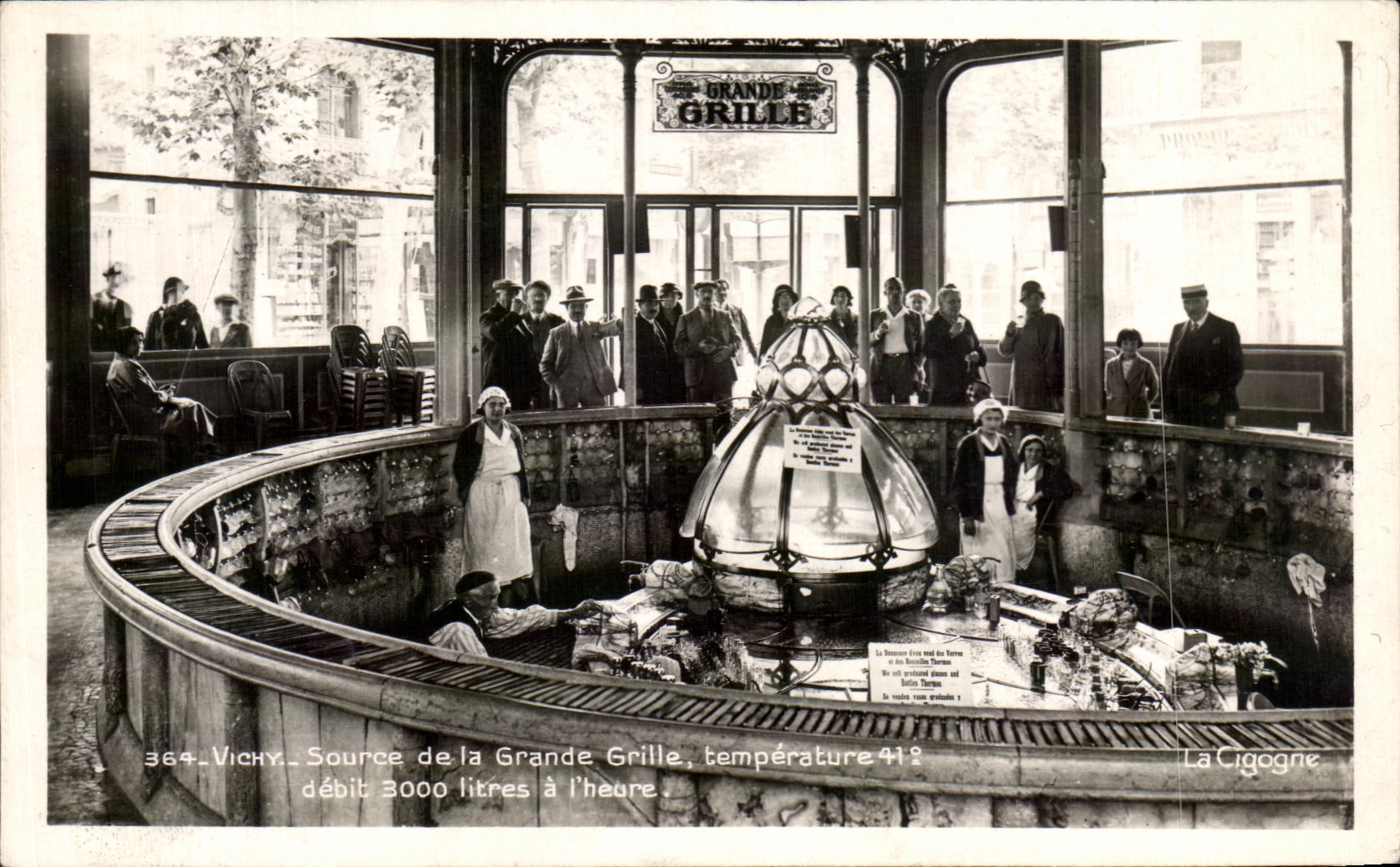 CPA Vichy Source de la Grande Grille 