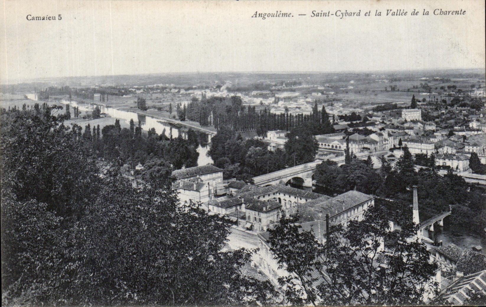 CPA Angouleme Saint Cybard et la Vallee de la Charente